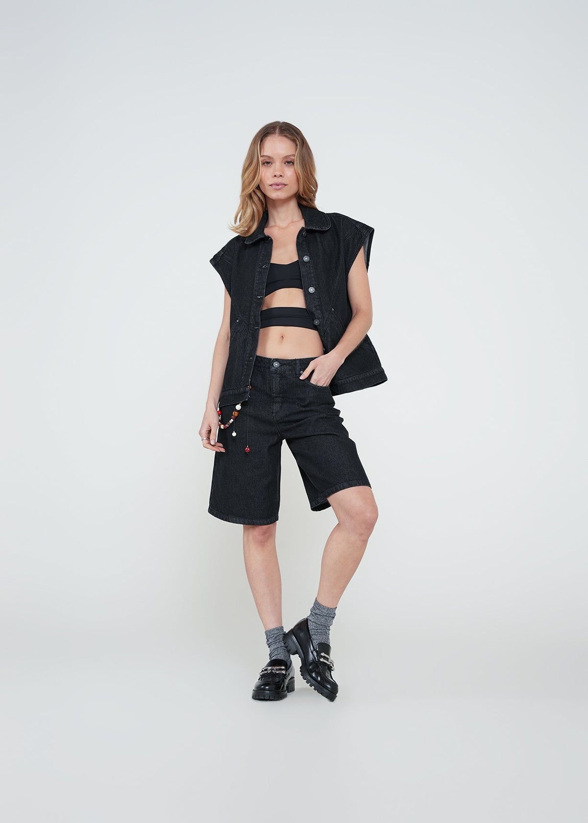 Chaleco en denim con botones - Negro 14_422H303_NEG193909_3